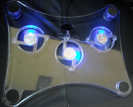 Неонова подложка охладител за лаптоп